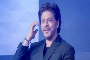 নিজেই জানান দিয়েছেন তিনি চিরকালের বলিউড বাদশা