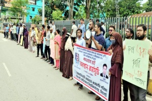 ভিসি-রেস্ট্রিারের পদত্যাগ দাবি : সিলেট মেডিক্যাল বিশ্ববিদ্যালয়ে আন্দোলন