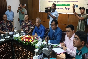 সিলেটে প্রশাসনের উচ্চপদস্থ কর্মকর্তাদের সঙ্গে বৈঠকে স্বরাষ্ট্র উপদেষ্টা