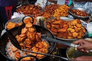 নগরীতে জমে উঠেছে ইফতারির বাজার