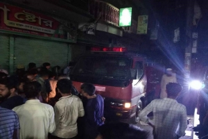  মাধবপুরে ভয়াবহ অগ্নিকাণ্ড :  গুদাম পুড়ে ছাই   