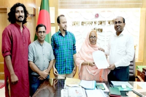 হবিগঞ্জে শতবর্ষী গাছ কাটার প্রতিবাদে ডিসিকে স্মারকলিপি প্রদান