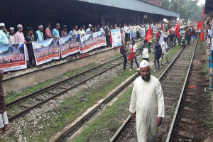 সিলেটে নতুন ট্রেন চালু, রেল লাইন সংস্কারসহ ৮ দাবিতে রেলপথ অবরোধ