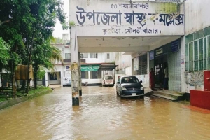 কুলাউড়ার  সরকারি অফিস-হাসপাতাল ২০ দিন ধরে জলমগ্ন