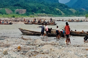 সাদাপাথর লুটপাটে প্রতি নৌকা থেকে ‘৫০০ টাকা নিতো’ বিজিবি