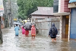 বানের জলে ভাসছে সুনামগঞ্জ