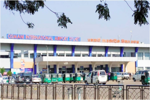 ভোটের টানে দেশে ফিরছেন প্রবাসীরা