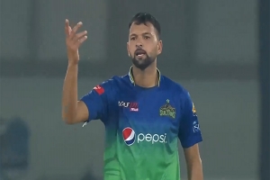 দল না পেয়ে অভিমানে পিএসএল বয়কট পাকিস্তানি পেসারের