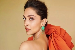 মেয়েকে নিয়ে ব্যস্ত দীপিকা, আটকে আছে ছবির শ্যুটিং!