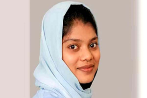বাবার সামর্থ্য নেই, মেয়ের অর্জন ৭৪ লাখ টাকার বৃত্তি