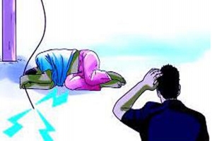 কেউ বিদ্যুৎস্পৃষ্ট হলে কী করবেন