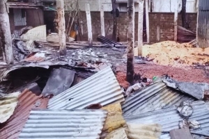 মধ্যরাতে বালুচরে ভয়াবহ অগ্নিকাণ্ড