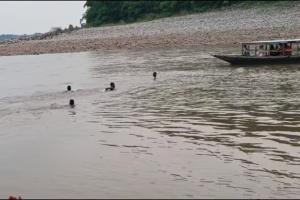 জাফলংয়ে পানিতে ডুবে পর্যটক নি খোঁ জ