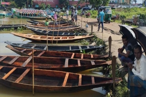 জগন্নাথপুরে জমে উঠেছে নৌকার হাট