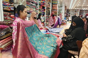 শেষ সময়েও জমজমাট ঈদের বাজার