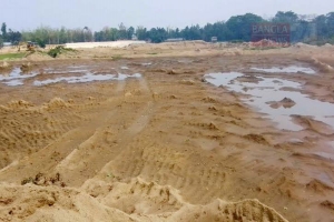 কুলাউড়ায় বালু উত্তোলনে ক্ষতিগ্রস্ত নদী সংলগ্ন এলাকা
