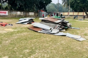 অনুমতি নেই, তবুও খেলার মাঠে চলছে মেলার আয়োজন