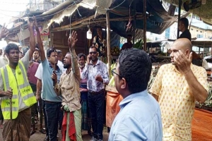 বিশ্বনাথে ব্যাঙের ছাতার মত গড়ে উঠেছে অবৈধ স্থাপনা : ভাসমান দোকানপাট উচ্ছেদ অভিযান শুরু