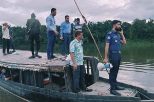 গোয়াইনঘাটে পিয়াইন নদীতে টাস্কফোর্সের অভিযান আটক ২