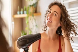 গরমে ঘেমে চুল উঠছে?