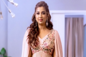 ভক্তের কাণ্ডে আবেগাপ্লুত শ্রেয়া!