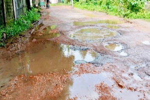 চলাচলের অনুপোযোগী মৌলভীবাজার-শমশেরগঞ্জ সড়ক