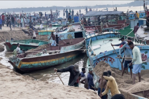 যাদুকাটায় বালু লুটের মহোৎসব, হুমকিতে শিমুলবাগানসহ ২০ এলাকা