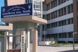 কলহের জেরে স্ত্রী-শাশুড়িকে বঁটি দিয়ে কুপিয়ে জখম কলহের জেরে স্ত্রী-শাশুড়িকে বঁটি দিয়ে কুপিয়ে জখম
