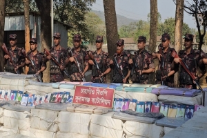 তাহিরপুর সীমান্তে দুই কোটি টাকার ভারতীয় পণ্য জব্দ