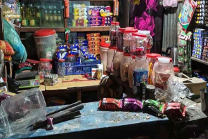 বাহুবলে দোকানে দেশীয় অস্ত্র নিয়ে হামলা, নারীসহ আহত ৫