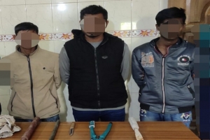 টুকেরবাজারে ডাকাতির প্রস্তুতিকালে দেশীয় অস্ত্রসহ আটক ৩