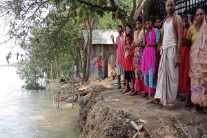 পাহাড়ি ঢলে আর রূপসার ভাঙনে বিলীন অর্ধশতাধিক বসতঘর