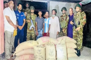 বানিয়াচংয়ে মধ্যরাতে সেনাবাহিনীর অভিযানে ৭২ বস্তা সরকারি চাল উদ্ধার, আটক ৪