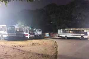 শাবিতে গ্যারেজে সংকটে 'নষ্ট হচ্ছে' কোটি টাকার যানবাহন