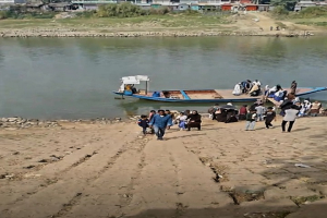 গোলাপগঞ্জে ঝুঁকিপূর্ণ খেয়াঘাট
