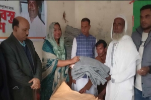 আজহার আলী ট্রাস্ট'র পক্ষ থেকে শীতবস্ত্র বিতরণ 