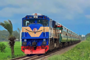 দুই ঘণ্টা পর স্বাভাবিক হলো রেল যোগাযোগ