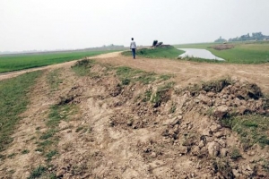 নির্ধারিত সময় শেষ, তবুও শেষ হয়নি বেড়িবাঁধের কাজ