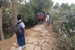 আন্দিউড়া রাস্তার বেহাল দশায় বিপর্যস্ত জনজীবন, জনগণের চরম ভোগান্তি
