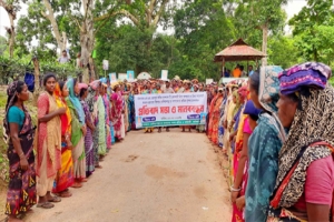 বাগান ষড়যন্ত্রকারীদের বিরুদ্ধে চা শ্রমিকদের বিক্ষোভ