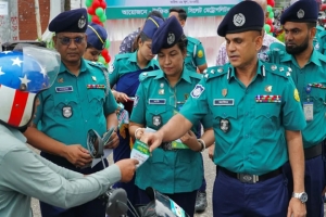 ‘নো হেলমেট, নো ফুয়েল’ কার্যক্রম শুরু করল এসএমপি