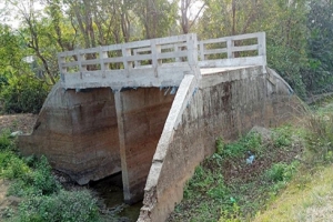 বড়লেখায় অসমাপ্ত কালভার্ট, এলাকাবাসীর ভোগান্তি