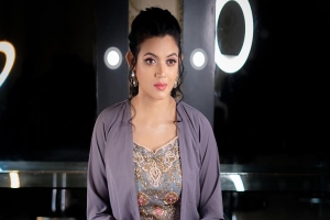 ‘চোরের নীতিকথায় মারহাবা বলা মানুষকে দেখে অসহায় লাগে’