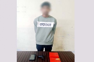 আগ্নেয়াস্ত্রসহ হোটেল অনুরাগের কর্মচারী আটক