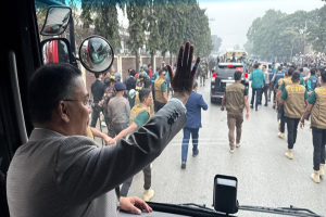সংবর্ধনা মঞ্চের পথে তারেক রহমান