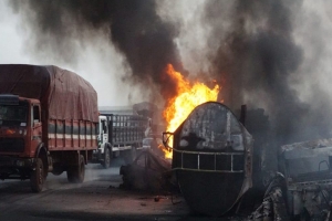 নাইজেরিয়ায় জ্বালানির ট্রাকে বিস্ফোরণ, পুড়ে ৪৮ জনের মৃত্যু