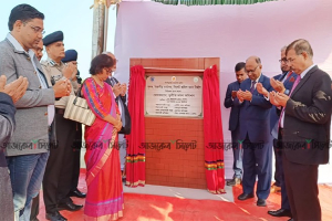 শেখ হাসিনা নির্বাচনী হলফনামায় তথ্য গোপন করেছিলেন : দুদক চেয়ারম্যান