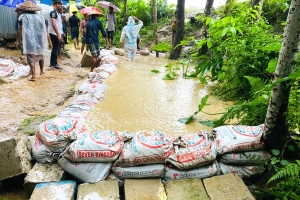 মৌলভীবাজারে ২ লক্ষাধিক মানুষ পানিবন্দি