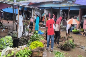 সরবরাহ কমে নাগালের বাইরে সবজির দাম