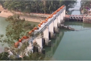 মনু প্রকল্পে ধীরগতি, ভাঙন আতঙ্কে নদী পাড়ের মানুষ